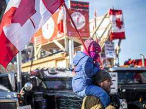 Un jeune enfant lors de la manifestation du Freedom Convoy à Ottawa le 13 février.