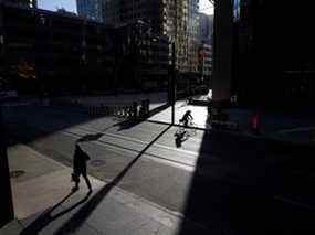 Navetteurs dans le quartier financier de Toronto.