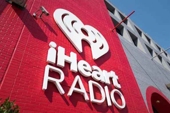 iHeartRadio modernise l’appel radio avec le lancement de « Talk Back », un outil permettant d’envoyer des messages vocaux aux animateurs