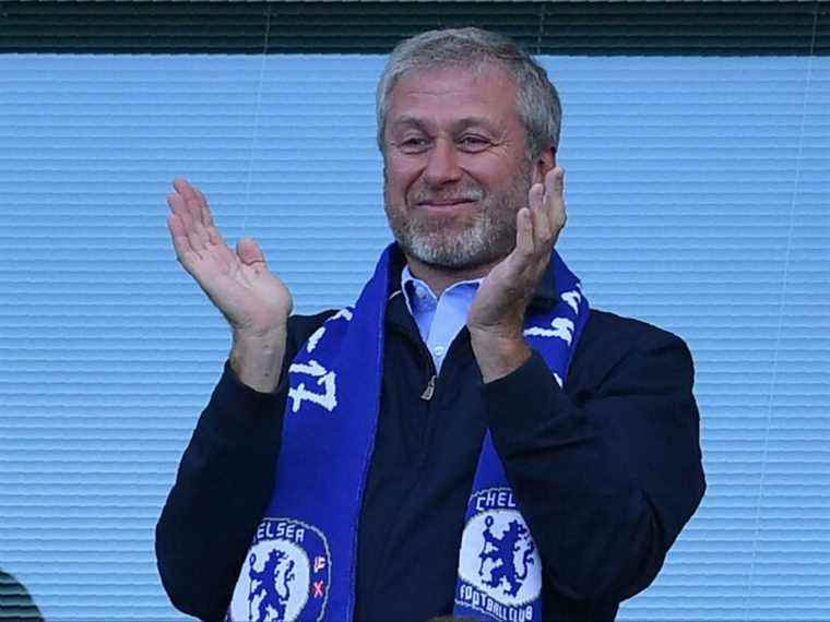 Le propriétaire de Chelsea, Abramovich, confie aux administrateurs la gestion du club sous la pression de l’Ukraine