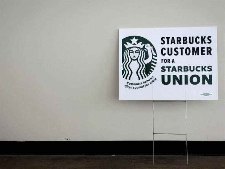 Starbucks a menacé de fermer des magasins pour syndicalisation et revendications syndicales