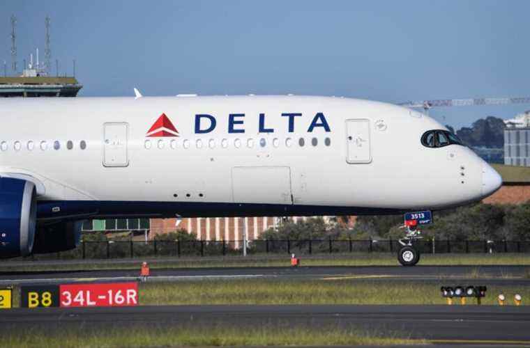 « JUSTE HUMILIANT »: une femme noire accuse Delta de l’avoir déplacée à l’arrière de l’avion pour les passagers blancs