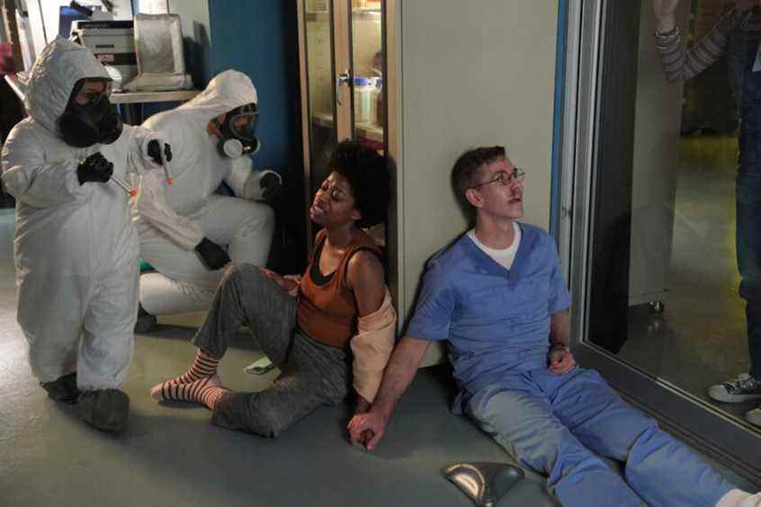 Diona Reasonover comme Kasie Hines, Brian Dietzen comme Jimmy Palmer dans NCIS