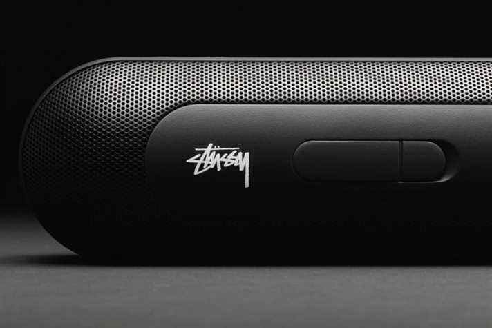 Enceinte en édition limitée Beats Stüssy Pill+.