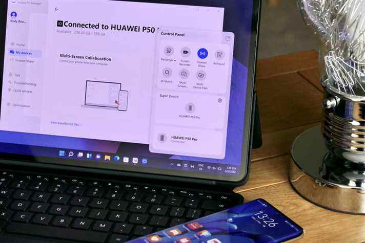 Une fenêtre de navigateur affiche les connexions Huawei MateBook E sur un écran d'ordinateur portable.