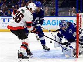 Andrei Vasilevskiy du Lightning de Tampa Bay a stoppé un tir de Colin White des Sénateurs d'Ottawa en troisième période.