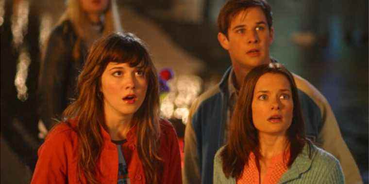 Mary Elizabeth Winstead as Wendy, Ryan Merriman as Kevin, and Gina Holden as Carrie looking scared in Final Destination 3