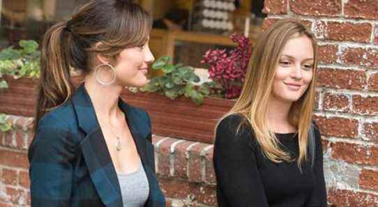 Minka Kelly as Sara and Leighten Meester as Rebecca in The Roommate