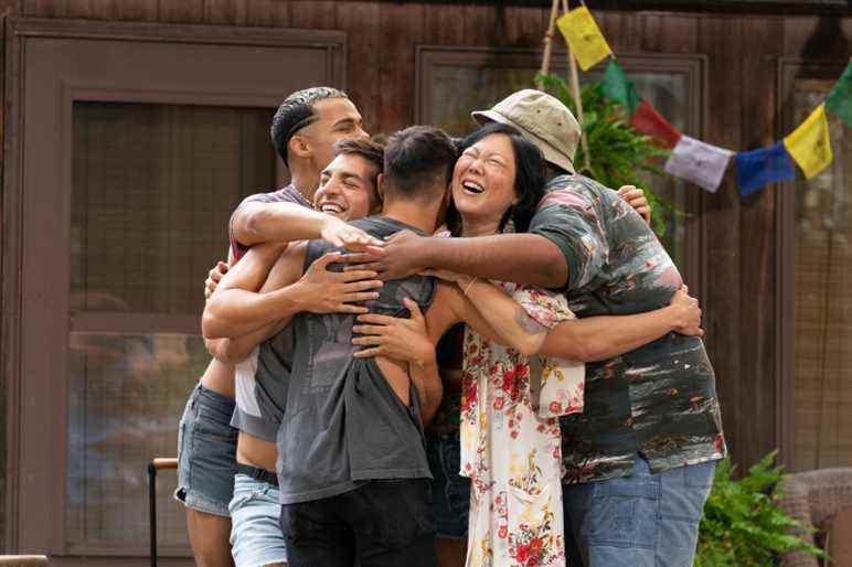 Bowen Yang, Tomas Matos, Matt Rogers, Torian Miller, Joel Kim Booster et Margaret Cho dans le film FIRE ISLAND.  Photo de Jeong Park.  Avec l'aimable autorisation de Searchlight Pictures.  © 2022 Studios du 20ème siècle Tous droits réservés