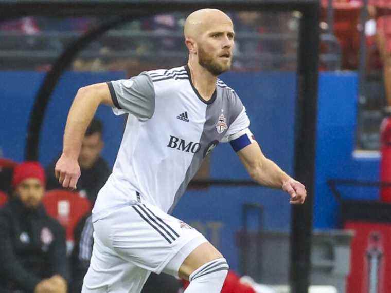 Le capitaine du Toronto FC Michael Bradley n’est pas impressionné par la surface du BMO Field avant le match de samedi