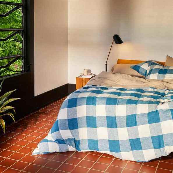 Housse de couette en lin Brooklinen (Vichy bleu encre bleue)