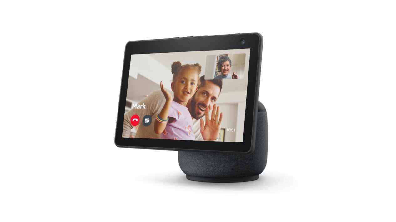 l'amazon echo show 10 montrant un appel vidéo