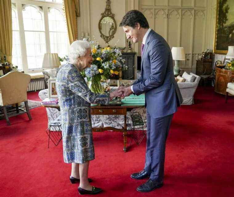 Queen accueille le Premier ministre canadien lors de la première audience en personne depuis qu’il a attrapé Covid