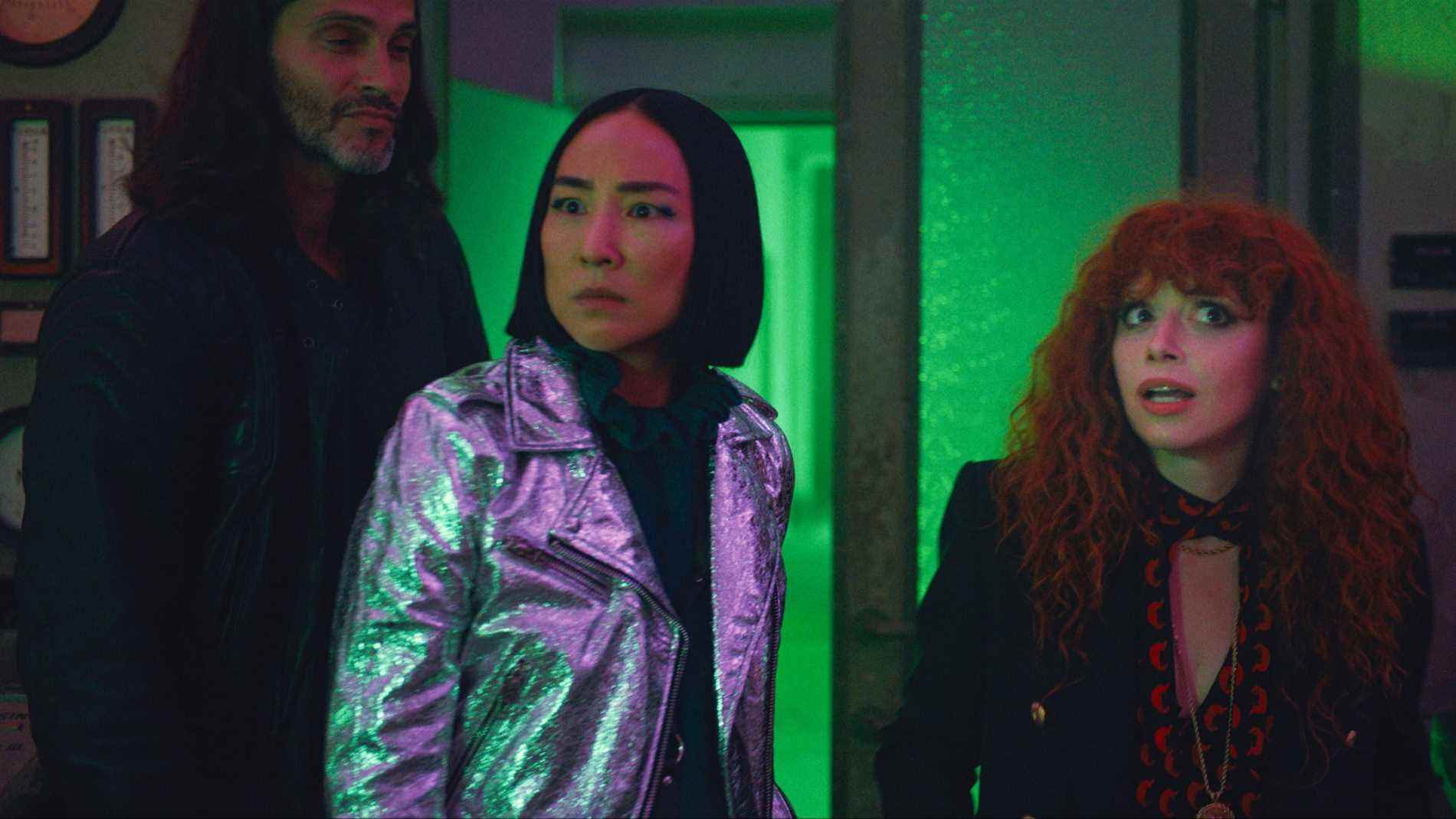 Greta Lee et Natasha Lyonne dans Poupée russe saison 2