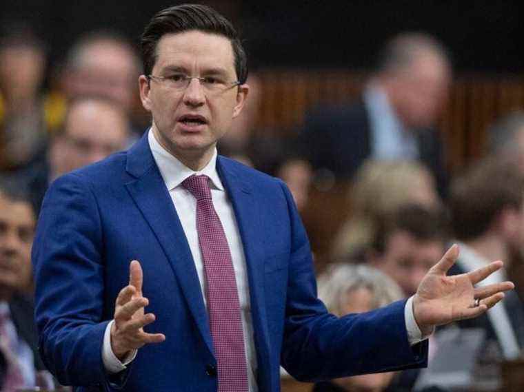 L’équipe de Poilievre vise la crédibilité conservatrice de Charest alors que sa campagne prend forme