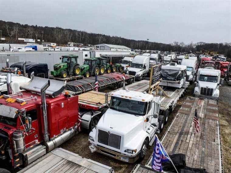 Plus de 1 000 camions et voitures se rendent dans la région de Washington dans le cadre du « convoi du peuple »