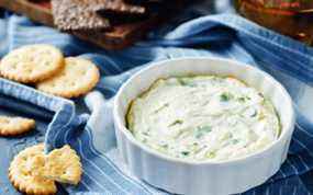 Trempette chaude au fromage ricotta, persil et ail – avec la permission de Tre Stelle.