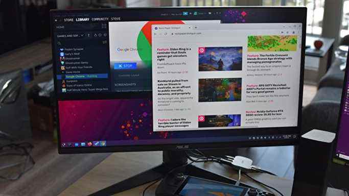 Le Steam Deck exécutant les fenêtres Steam et Chrome sur un écran de bureau.