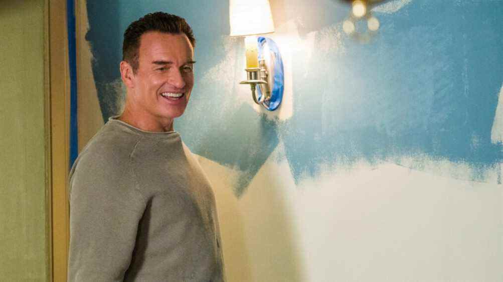 Julian McMahon dans le rôle de Jess LaCroix dans FBI Most Wanted