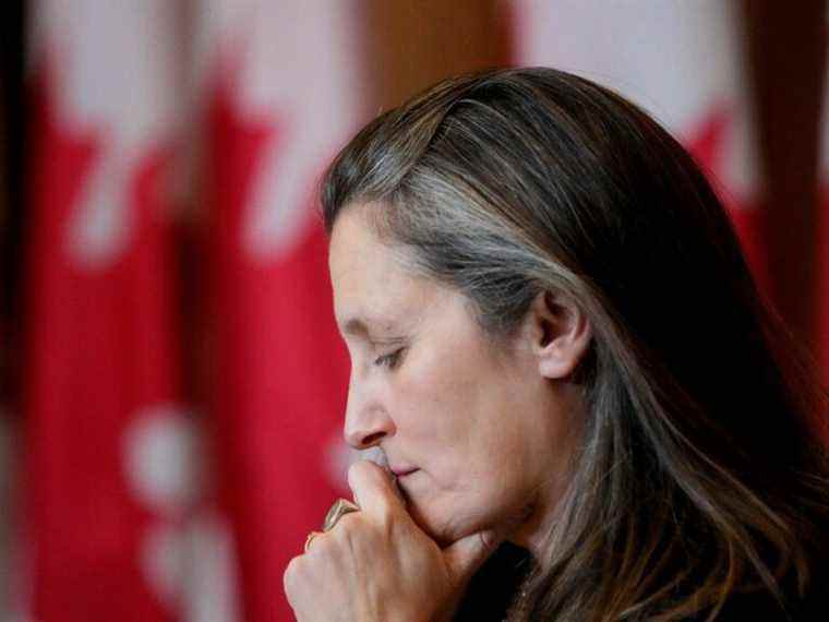 Avec ses racines ukrainiennes, les sanctions russes sont personnelles pour Chrystia Freeland