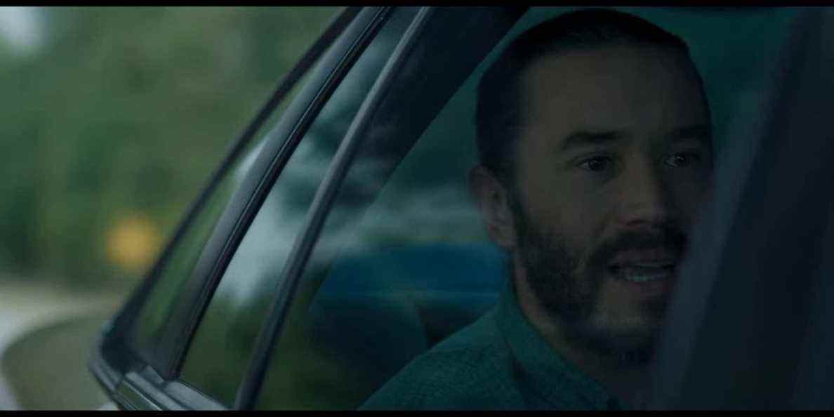 Ben Davis dans une voiture Ozark