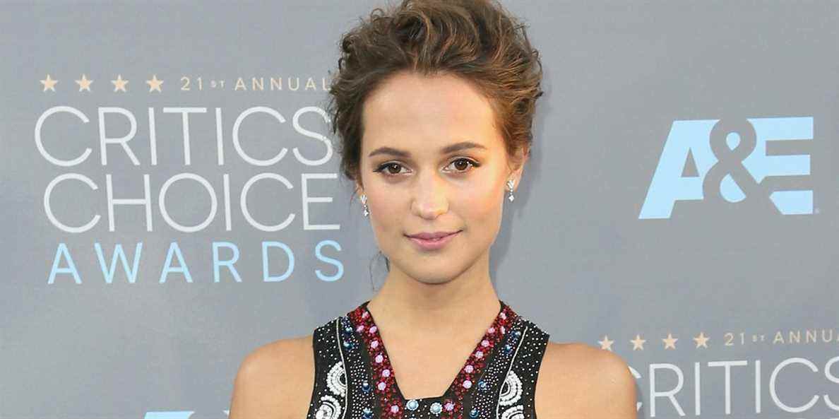 La star de Tomb Raider, Alicia Vikander, remplace Michelle Williams dans le thriller de Jude Law

