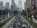 Trafic aux heures de pointe de l'après-midi dans le quartier central des affaires de Jakarta, en Indonésie, en juin.  Un accord commercial élargirait l'accès au marché de l'archipel en croissance rapide de l'Asie du Sud-Est, qui compte une population de 270 millions d'habitants, soit plus de six fois celle du Canada.