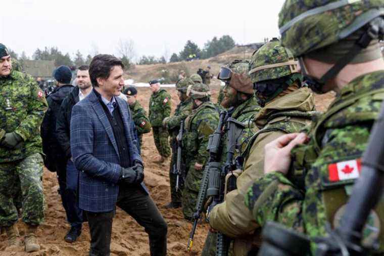 GOLDSTEIN: Trudeau retarde des milliards de dépenses militaires lors d’une tournée de l’OTAN