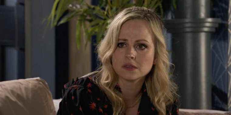 La star de Coronation Street, Tina O'Brien, révèle les doutes de Sarah sur les mensonges de Lydia

