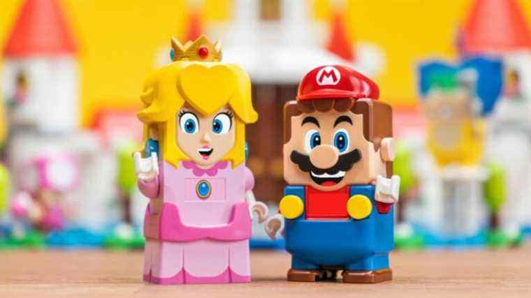 Nintendo révèle Lego Peach dans un nouveau parcours d'aventure à venir en août
