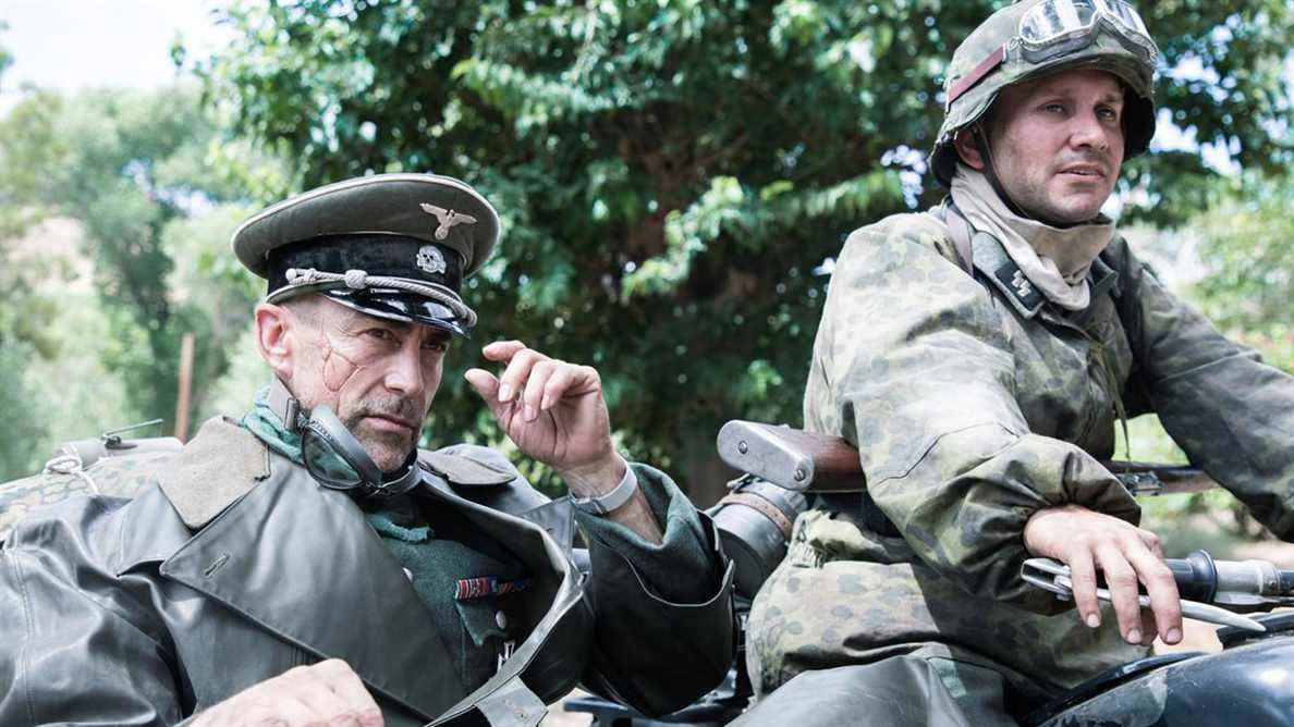 Daniel Bernhardt dans son uniforme nazi dans Hell Hath No Fury.