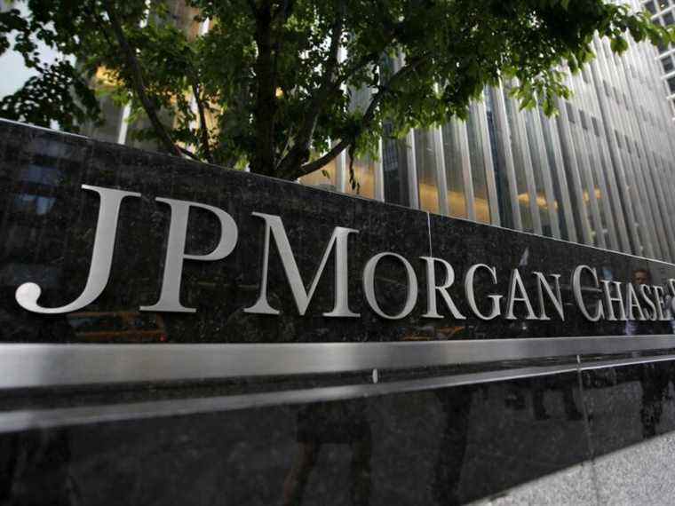 JPMorgan lève l’interdiction d’embaucher des travailleurs non vaccinés et assouplit la politique de masquage