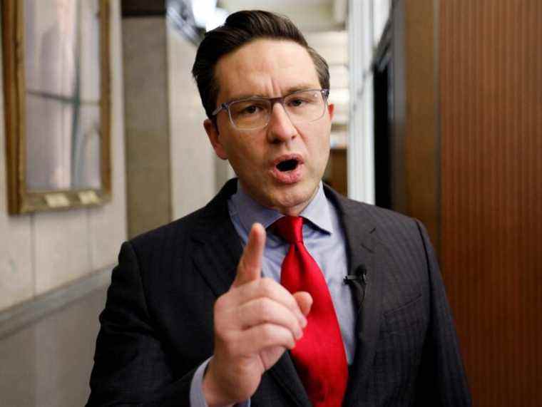 Poilievre s’adresse aux nouveaux immigrants, alors que Brown l’attaque à propos du projet de loi sur l’interdiction du niqab de 2015