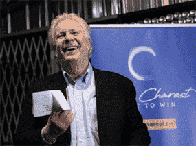 Jean Charest annonce officiellement sa candidature à la direction du Parti conservateur du Canada à Calgary le jeudi 10 mars 2022.