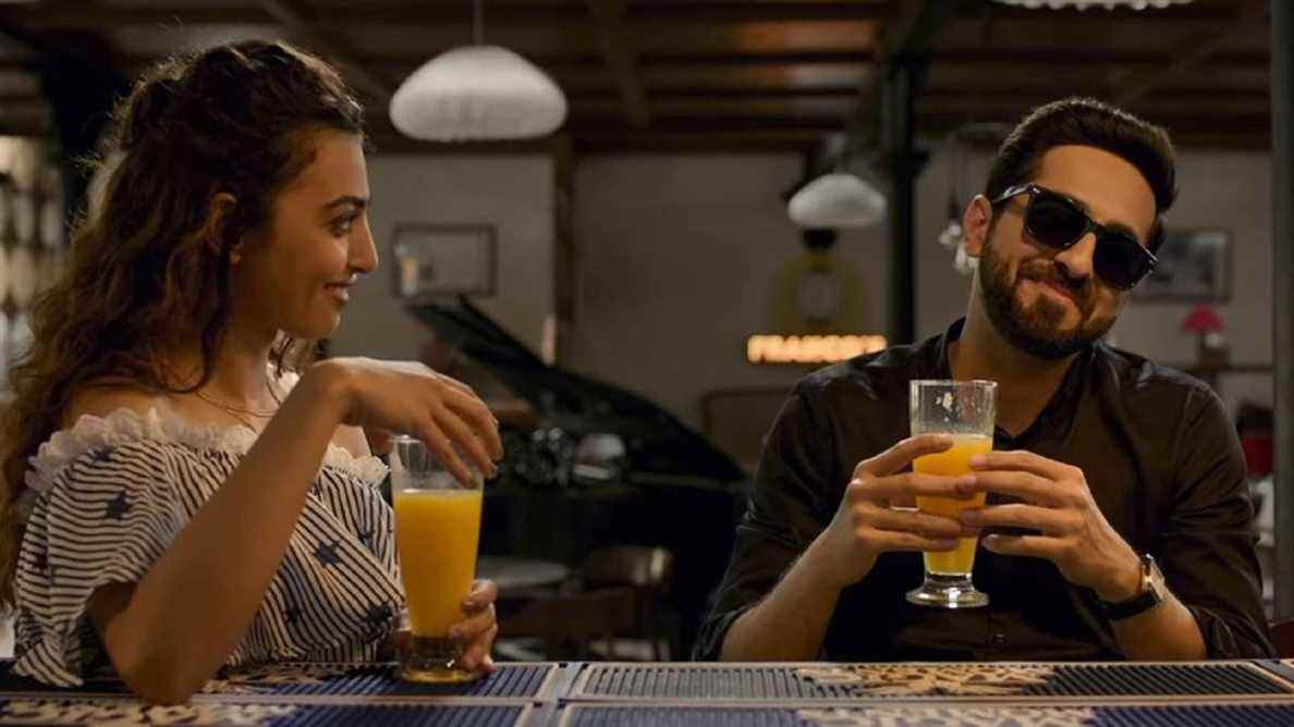 Simi (Tabu) et Akash (Ayushmann Khurrana) à Andhadhun.