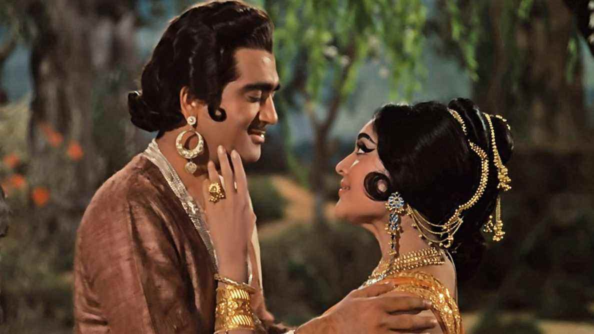 Samrat Ajatshatru (Sunil Dutt) et Amrapali (Vyjayanthimala) à Amrapali.