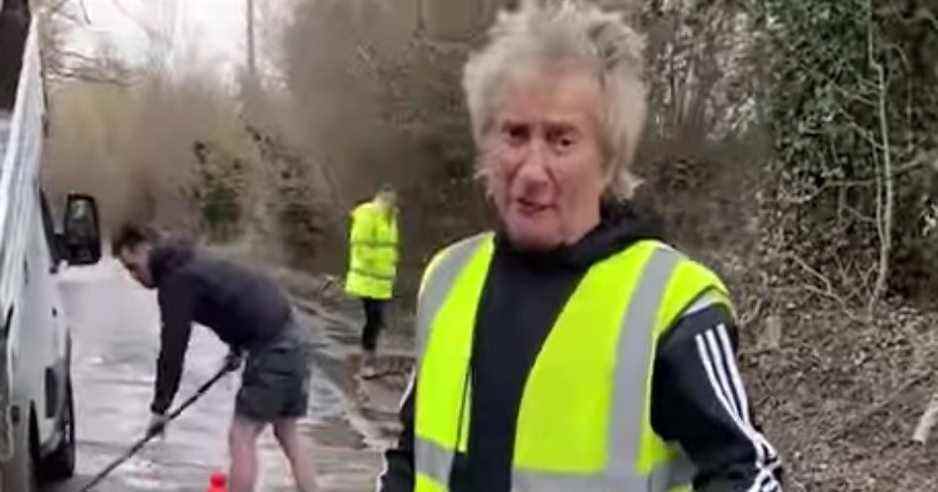 Rod Stewart effectue un service public de nids-de-poule pour sa Ferrari
