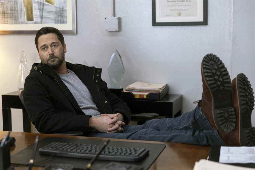 Ryan Eggold dans le rôle du Dr Max Goodwin dans NEW AMSTERDAM