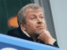 Le propriétaire du Chelsea FC, Roman Abramovich, regarde un match en 2016.