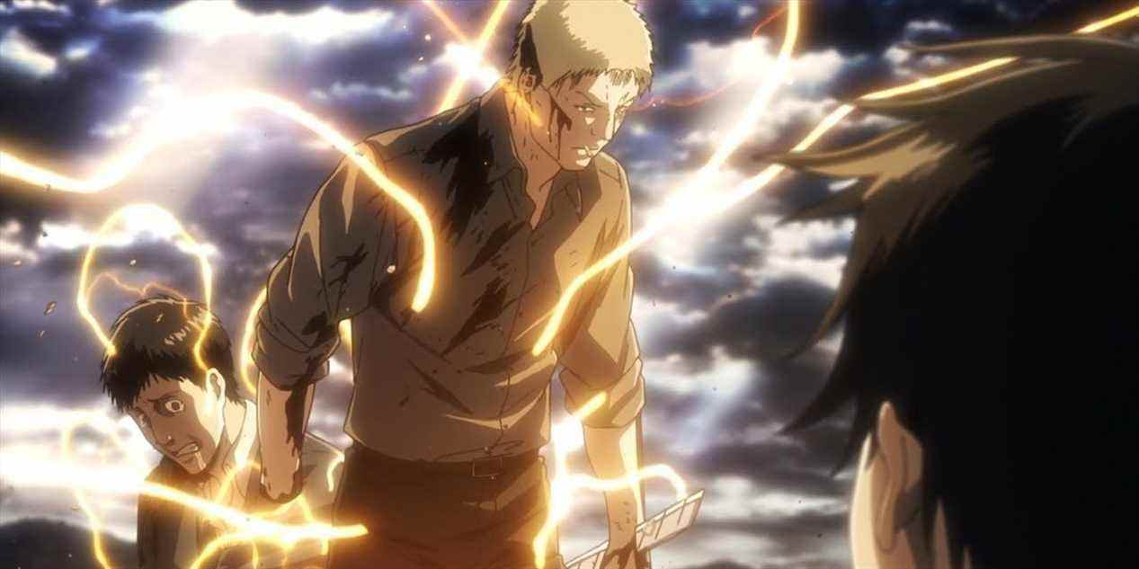 Reiner et Bertholdt se transforment dans L'Attaque des Titans