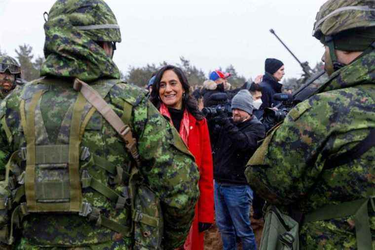 Le ministre de la Défense du Canada établira des options de dépenses militaires « agressives »