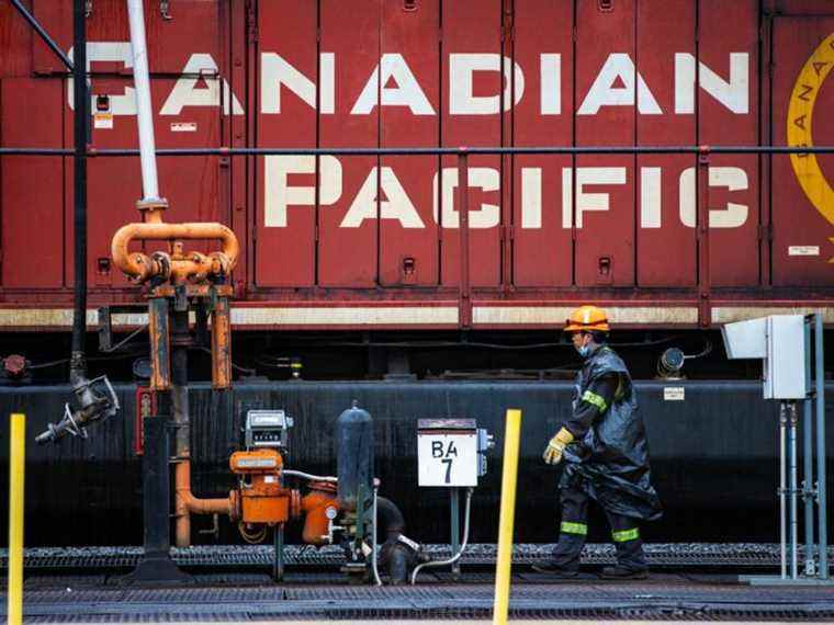 La fermeture du CP Rail commence dans tout le pays alors que les négociations sur le travail se poursuivent