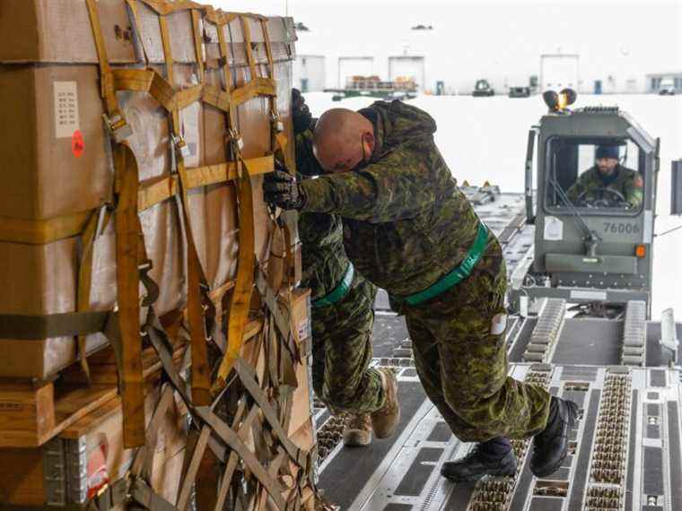 Sacs à dos, haricots et lance-roquettes des années 60 : l’équipement militaire que le Canada a promis pour l’Ukraine