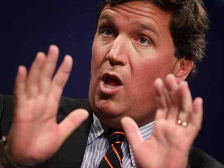 Pourquoi Tucker Carlson est accusé d’avoir répandu la rumeur des armes biologiques ukrainiennes