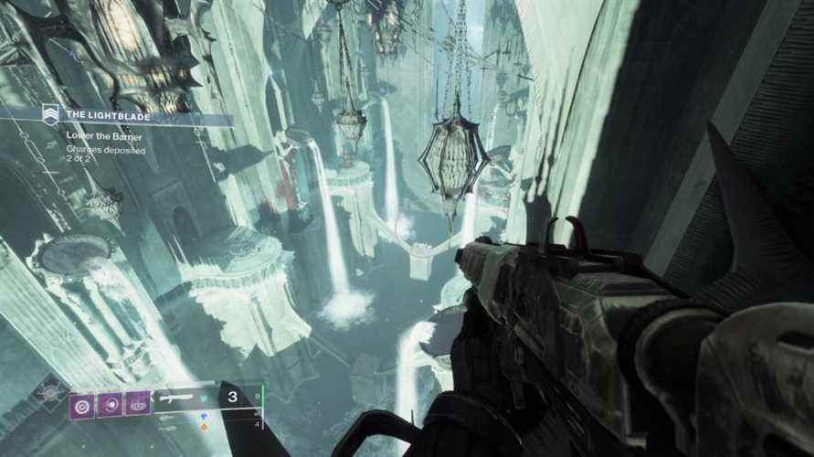 Les chutes d'eau se déversent dans un vaste canal sous la forteresse de Savathun dans The Lightbane, l'une des deux nouvelles frappes de Destiny 2 The Witch Queen