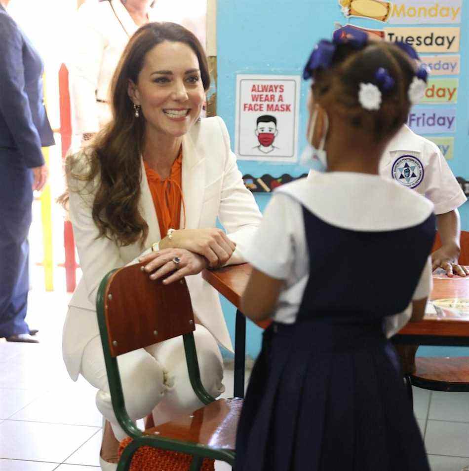 Lors de sa visite à Shortwood Teachers'  College de Kingston, la duchesse de Cambridge a déclaré que les enseignants jouent un rôle essentiel pour aider à façonner la vie des jeunes - Stephen Lock/i-Images