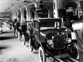 La chaîne de production du modèle T de Ford en 1926.