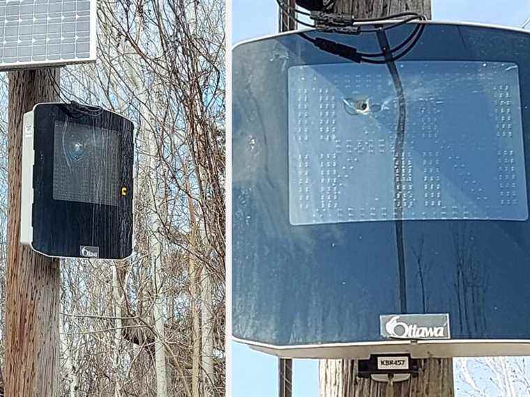 Un conseiller d’Ottawa dénonce un vandalisme «incroyablement dangereux» après que le panneau d’affichage de la vitesse ait été désactivé par un coup de feu