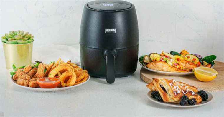 Prenez cette friteuse Bella Air compacte pour seulement 20 $, moins qu’une nuit de plats à emporter