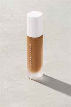 Fond de teint mat longue tenue Pro Filt'r de Fenty Beauty